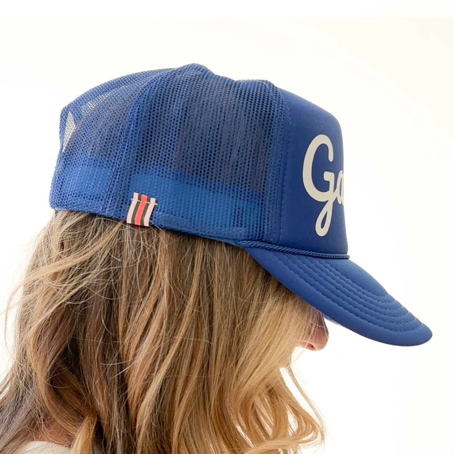 Women's blue snapback trucker hat with gators ivory pearl print
