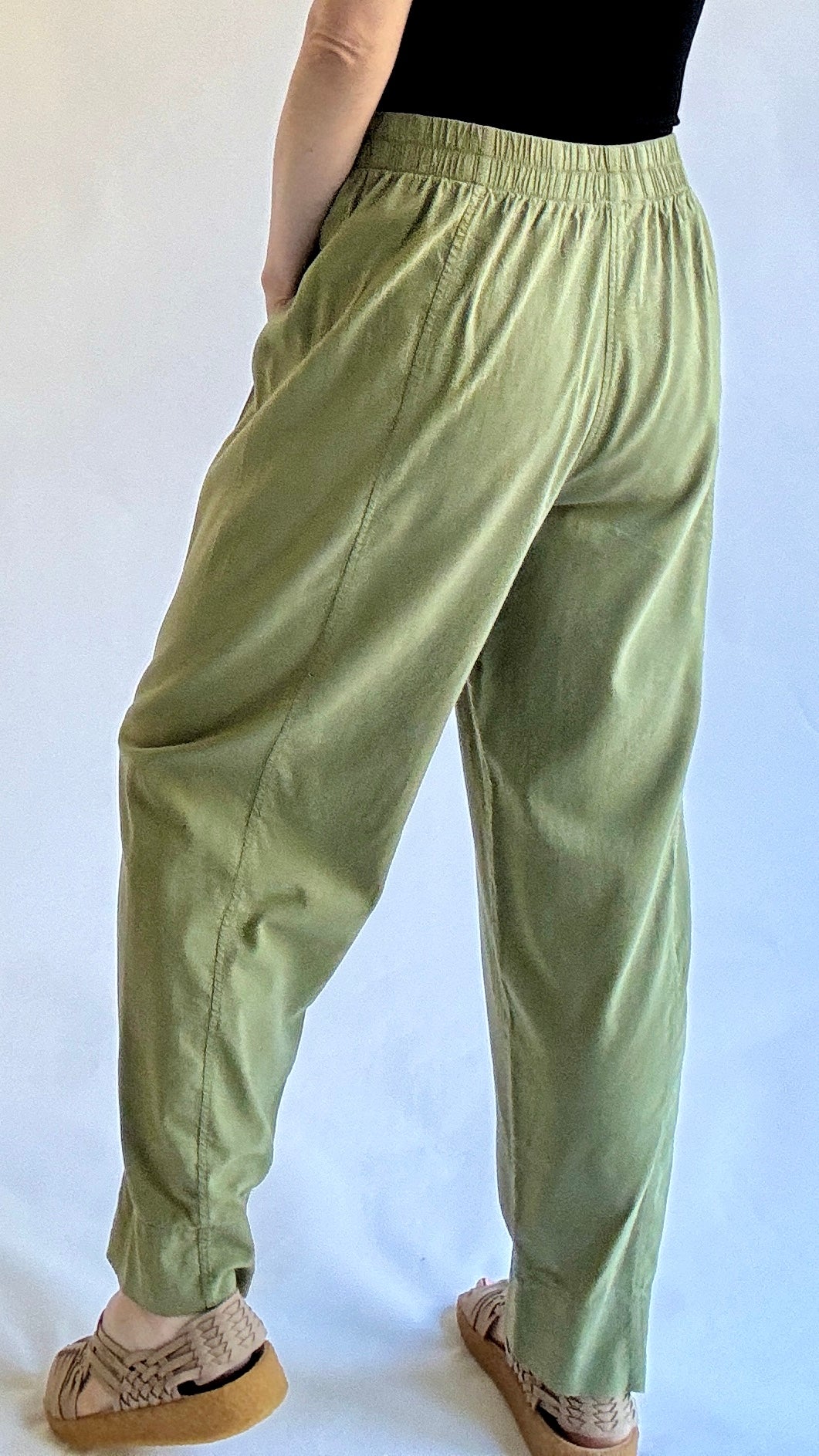 Women's olive ultra light weight travel perfect pull on elastic waist straight leg high waist pant