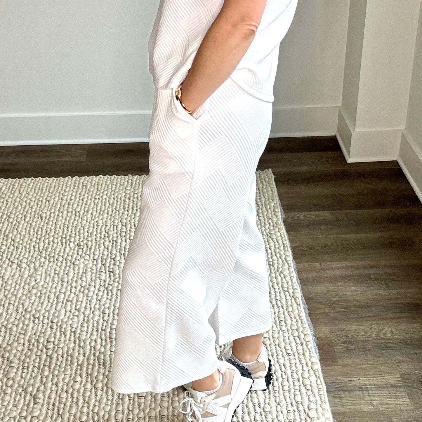 White textured fabric pull on wide leg cropped pant with pockets