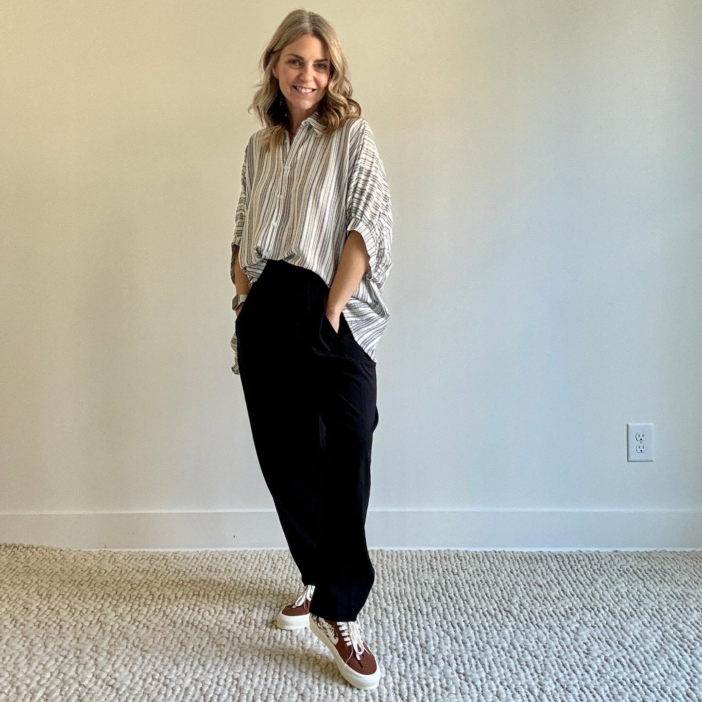 Women's black ultra light weight travel perfect pull on elastic waist straight leg high waist pant