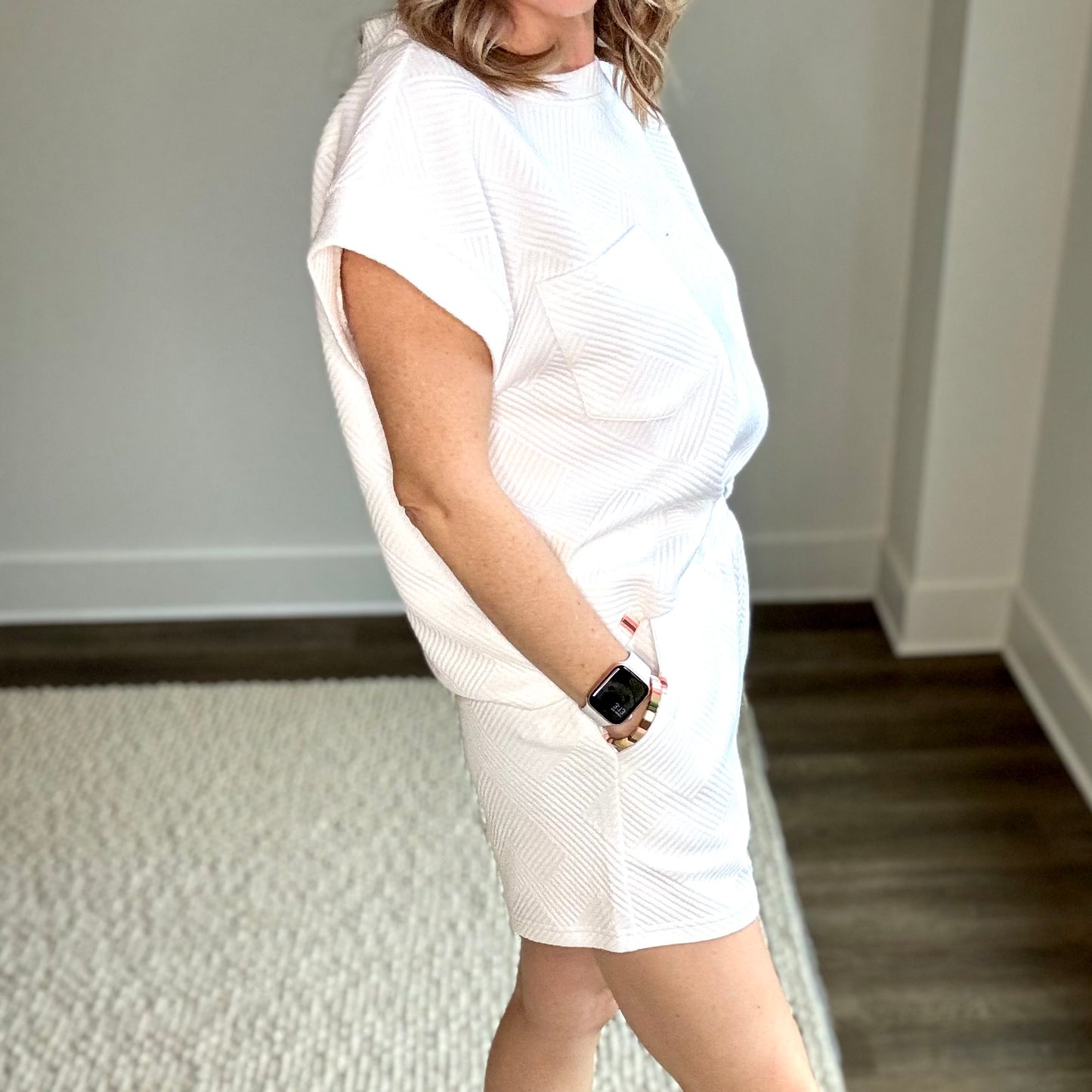 White textured fabric high rise short with pockets