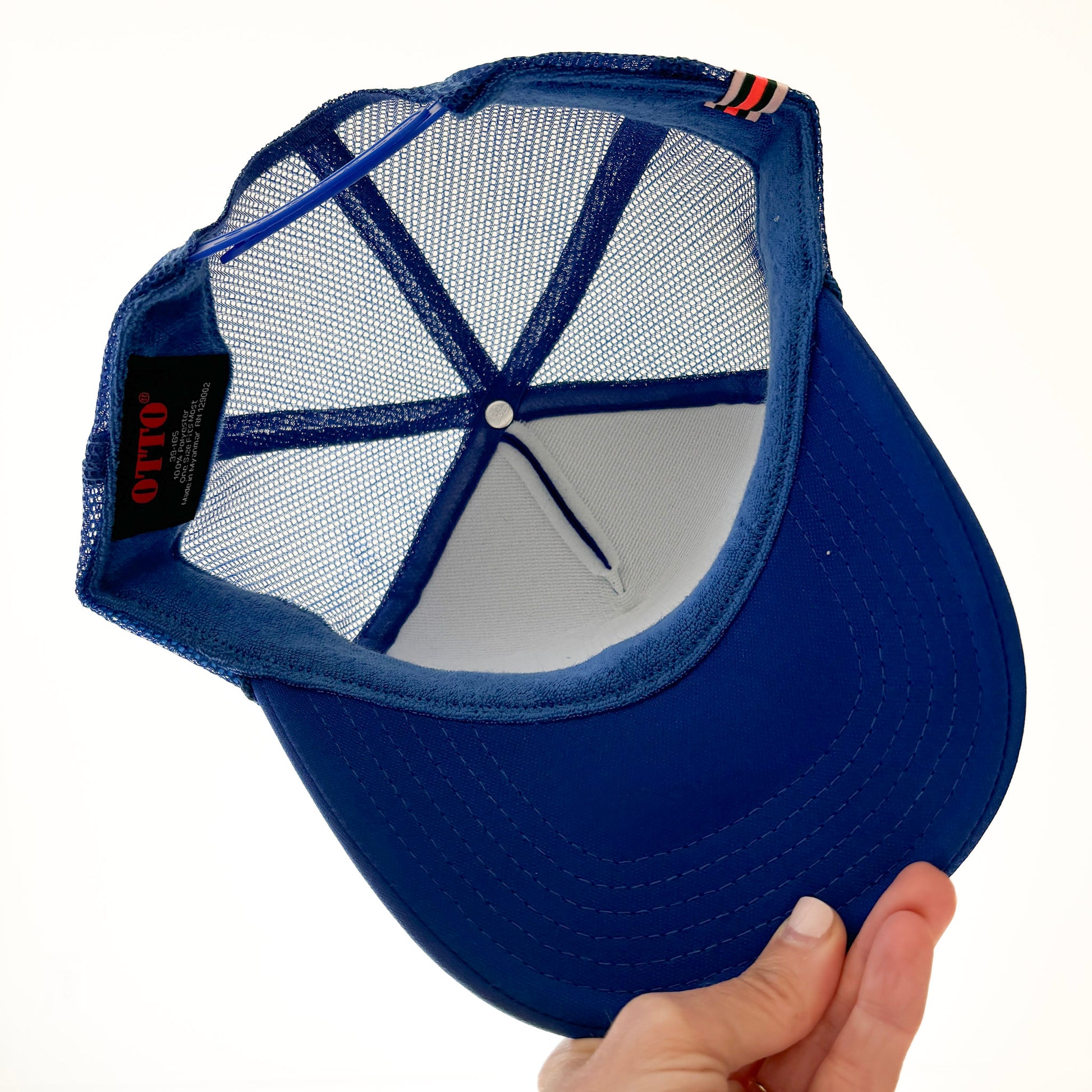 Women's blue snapback trucker hat with gators ivory pearl print