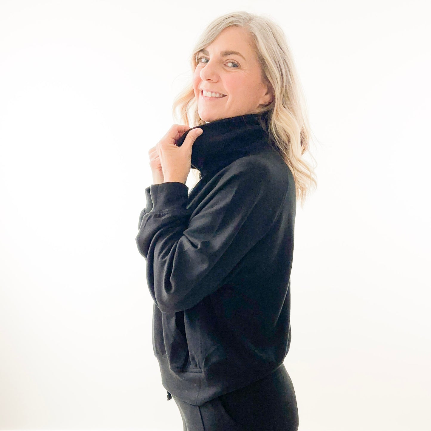 Lightweight Ultra Soft Scuba Fabric Quarter Zip Pull Over